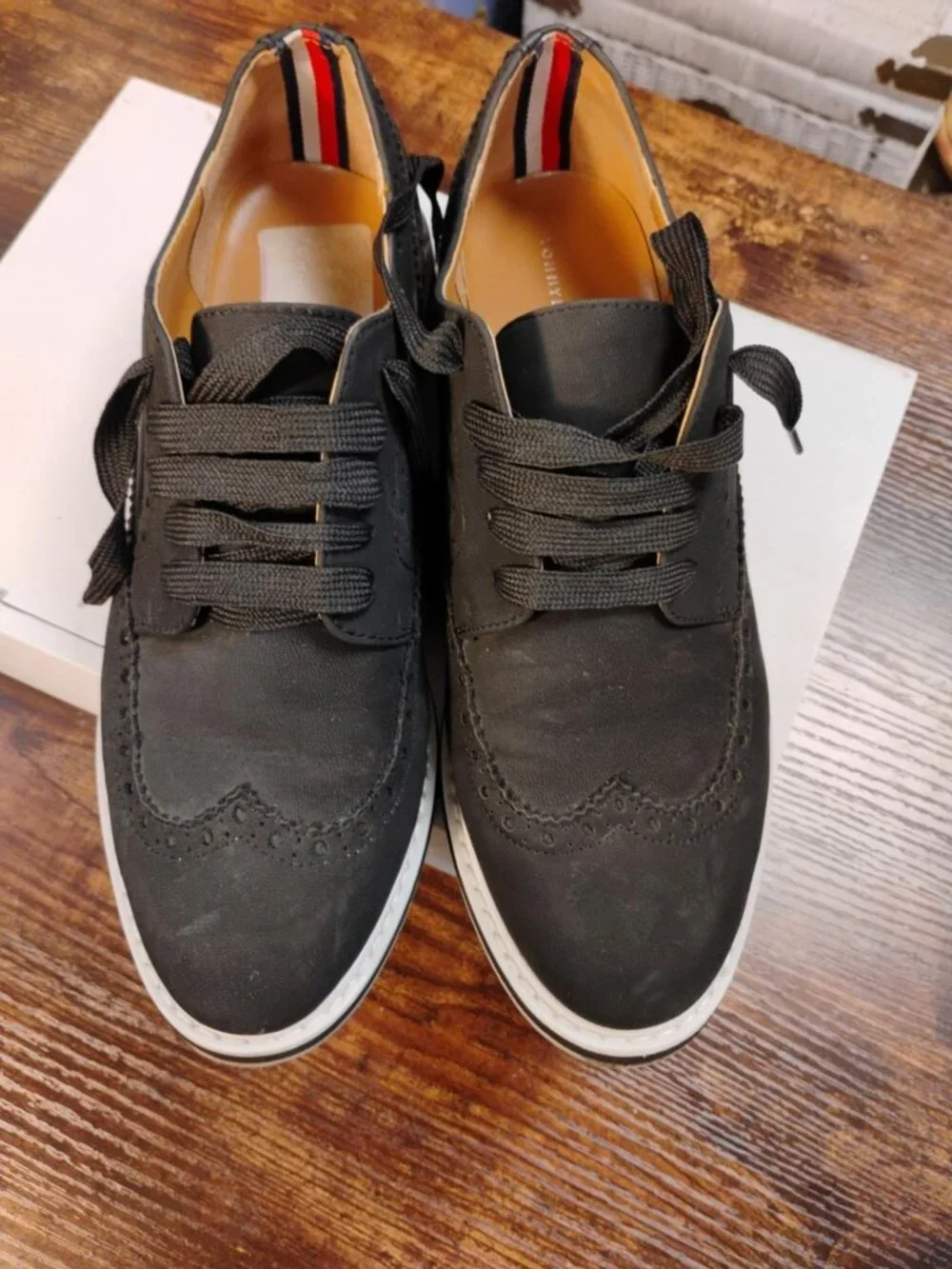 Tommy Hilfiger Black Wingtip Oxford Sneakers Womens Size 8.5M